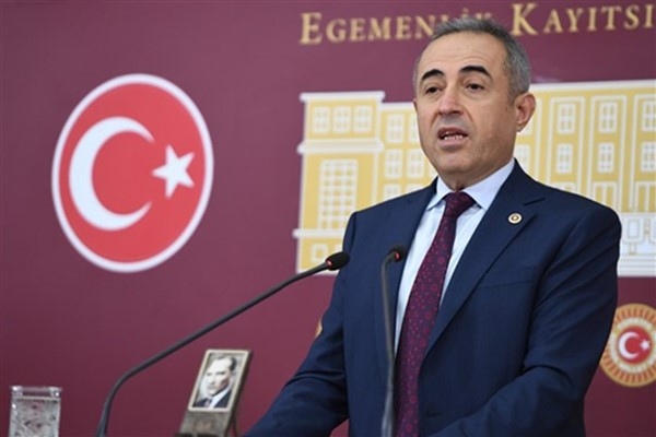 Karatutlu, Türkoğlu'nda tutuklu mühendis ve müteahhitleri ziyaret etti