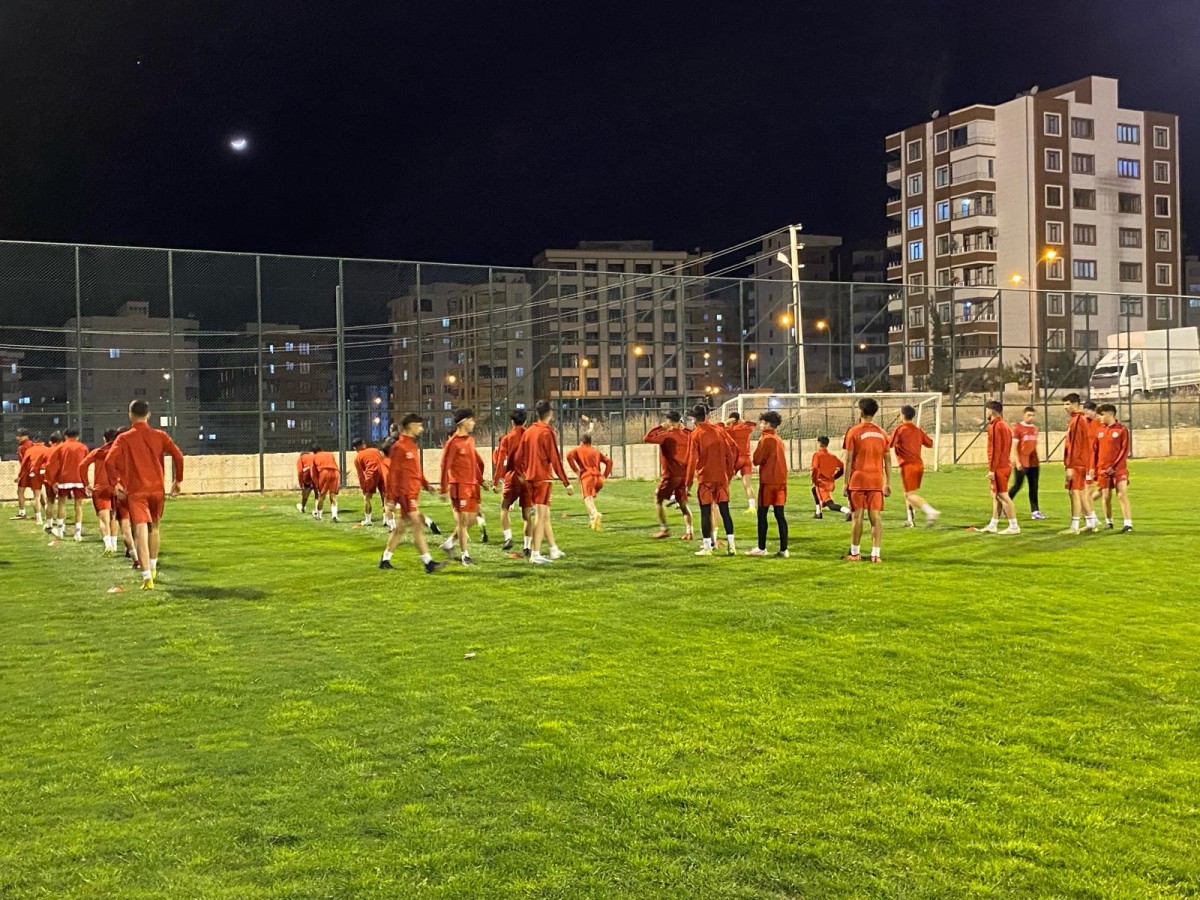 Karaköprü Belediyespor, U18-U16 Takımları Bölge Şampiyonası Hazırlıklarına Başladı
