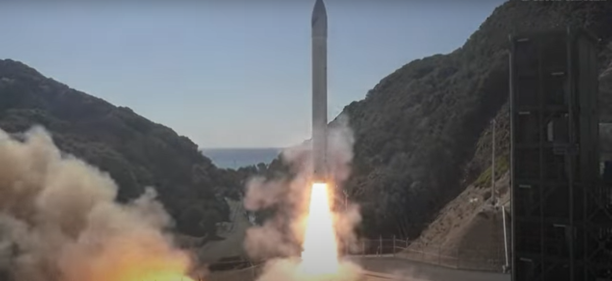 Space One roketi Japonya'da fırlatıldıktan hemen sonra patladı