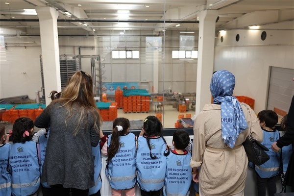 Eskişehir'de çocuklar Halk Ekmek Unlu Mamuller Fabrikası’nı ziyaret etti