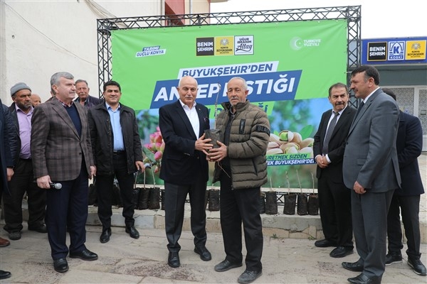 Konya Büyükşehir Belediyesi, fide ve fidan desteğine devam ediyor
