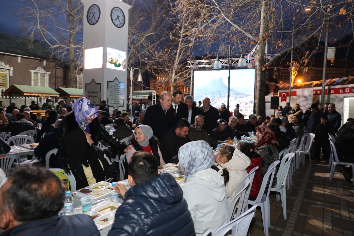 Eskişehir Büyükşehir Belediyesi'nin iftar davetleri devam ediyor