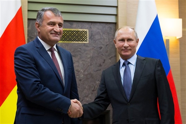 Güney Osetya, Rusya Federasyonu'na katılmayı tartışıyor
