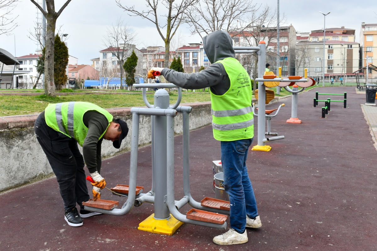 Esenyurt Belediyesi parklarda bakım çalışmalarını sürdürüyor