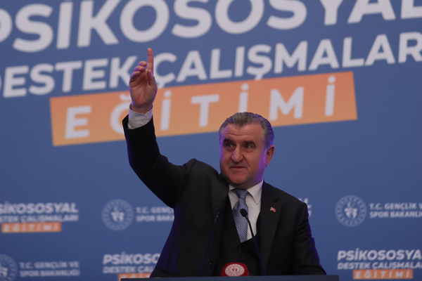 Bakan Bak: Gençler için, Türk sporu için çalışmaya devam edeceğiz