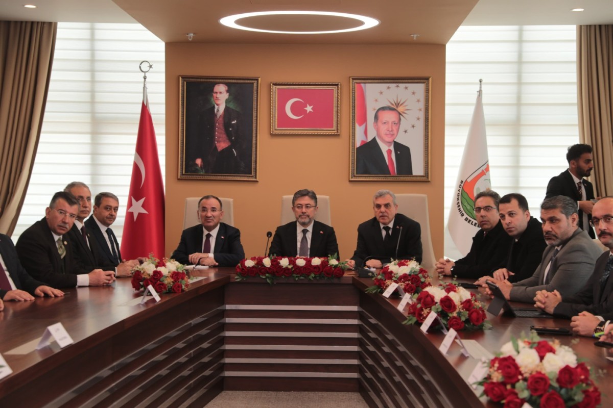 BAKAN YUMAKLI’DAN BAŞKAN BEYAZGÜL’E ZİYARET