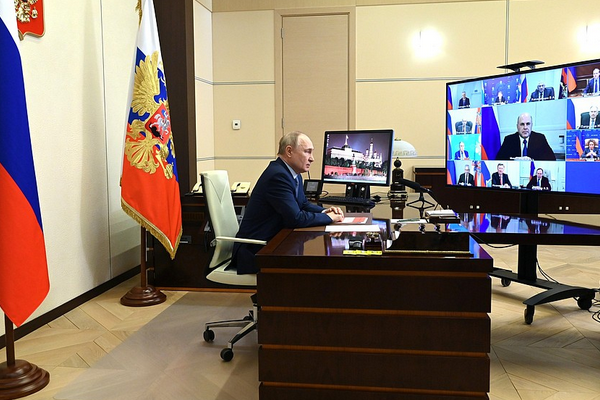 Putin, Kazakistan Cumhurbaşkanı Tokayev ile görüştü