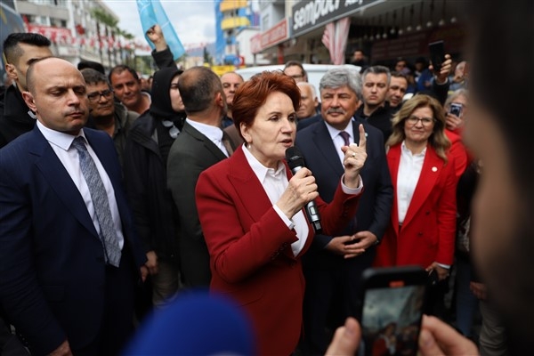Akşener, Ortaca'da esnaf ziyaretinde bulundu