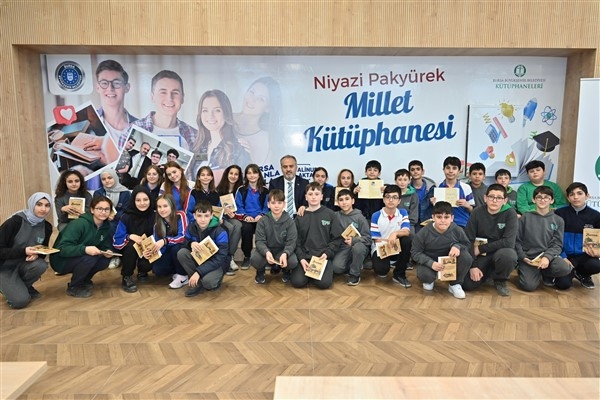 Bursa'da 'Kütüphaneler Haftası Yılın Okuyucusu' ödülleri verildi