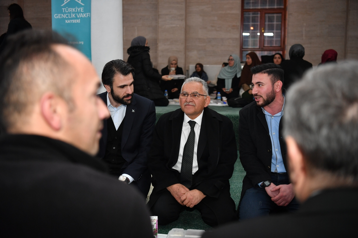 Başkan Büyükkılıç, iftar programında gençlerle bir araya geldi
