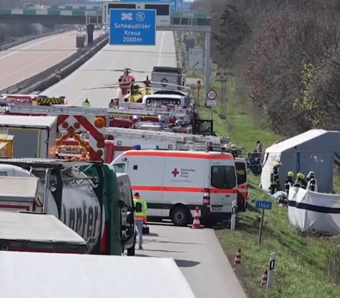 Almanya'daki otobüs kazasında çok sayıda ölü ve yaralı var