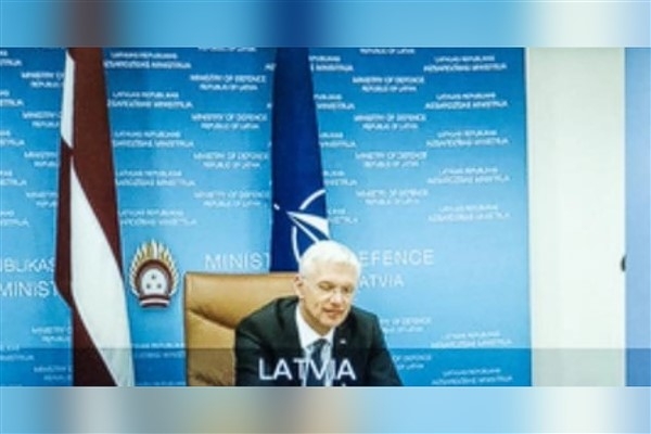 Letonya Dışişleri Bakanı istifa etti