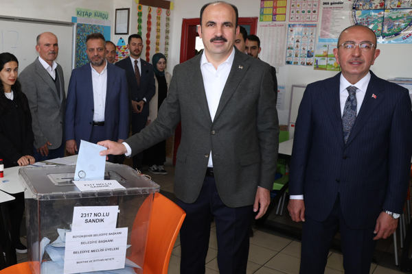 Başkan Altay: Konyalıları sandıklara gelip oylarını kullanmaya davet ediyorum