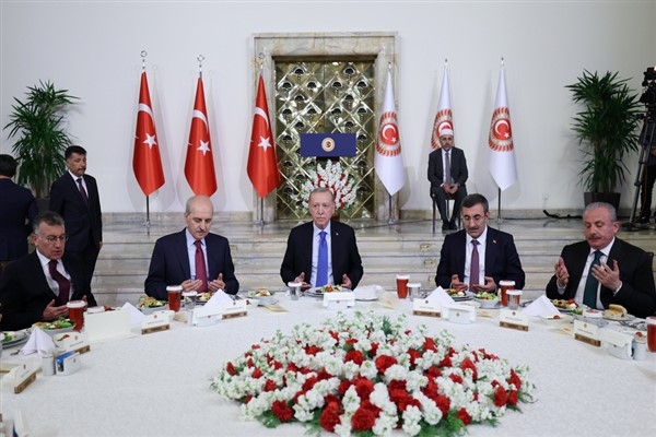 Cumhurbaşkanı Erdoğan, milletvekilleriyle iftar programında bir araya geldi