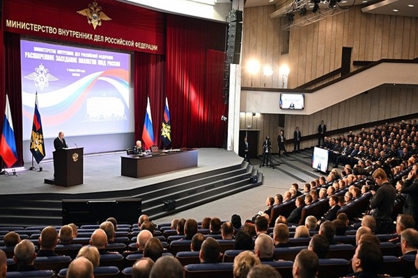 Putin, İçişleri Bakanlığı Kurulu'nun yıllık genişletilmiş toplantısına katıldı