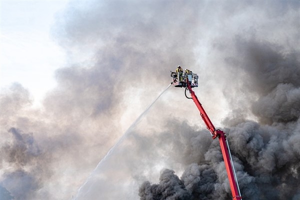 Ankara'da Hurdacılar Sitesi’ndeki yangını söndürme çalışmaları devam ediyor