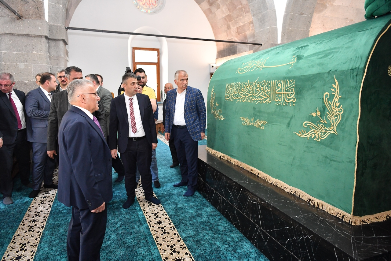 Başkan Büyükkılıç'tan Seyyid Burhaneddin Hazretleri Türbesi’ne ziyaret