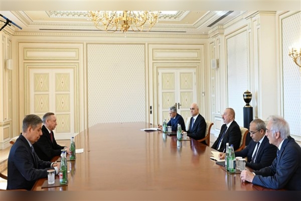 İlham Aliyev, Rusya'nın Sankt-Peterburg şehrinin valisini kabul etti