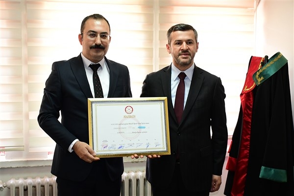 Karabük Belediye Başkanı Çetinkaya, mazbatasını aldı