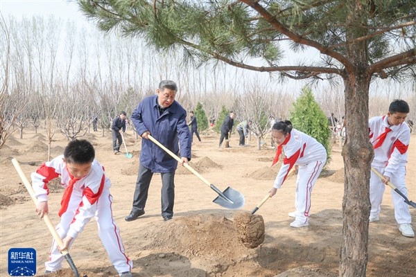 Xi Jinping, gönüllü ağaç dikme etkinliğine katıldı