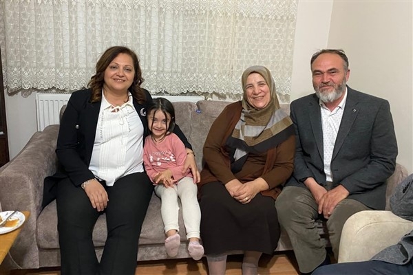 Afyonkarahisar Belediye Başkanı Köksal, şehit Kerim Üye’nin ailesini ziyaret etti