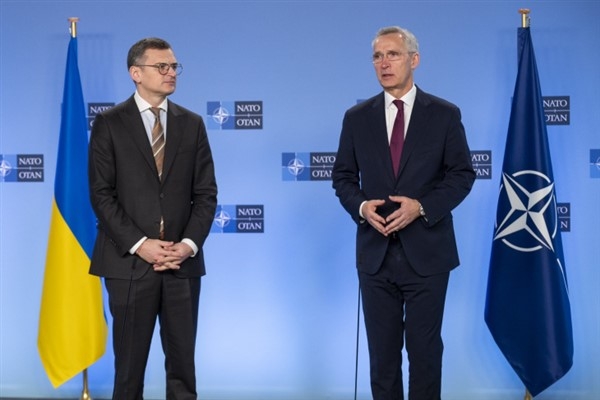 Ukrayna Dışişleri Bakanı Kuleba, NATO Genel Sekreteri Stoltenberg ile bir araya geldi