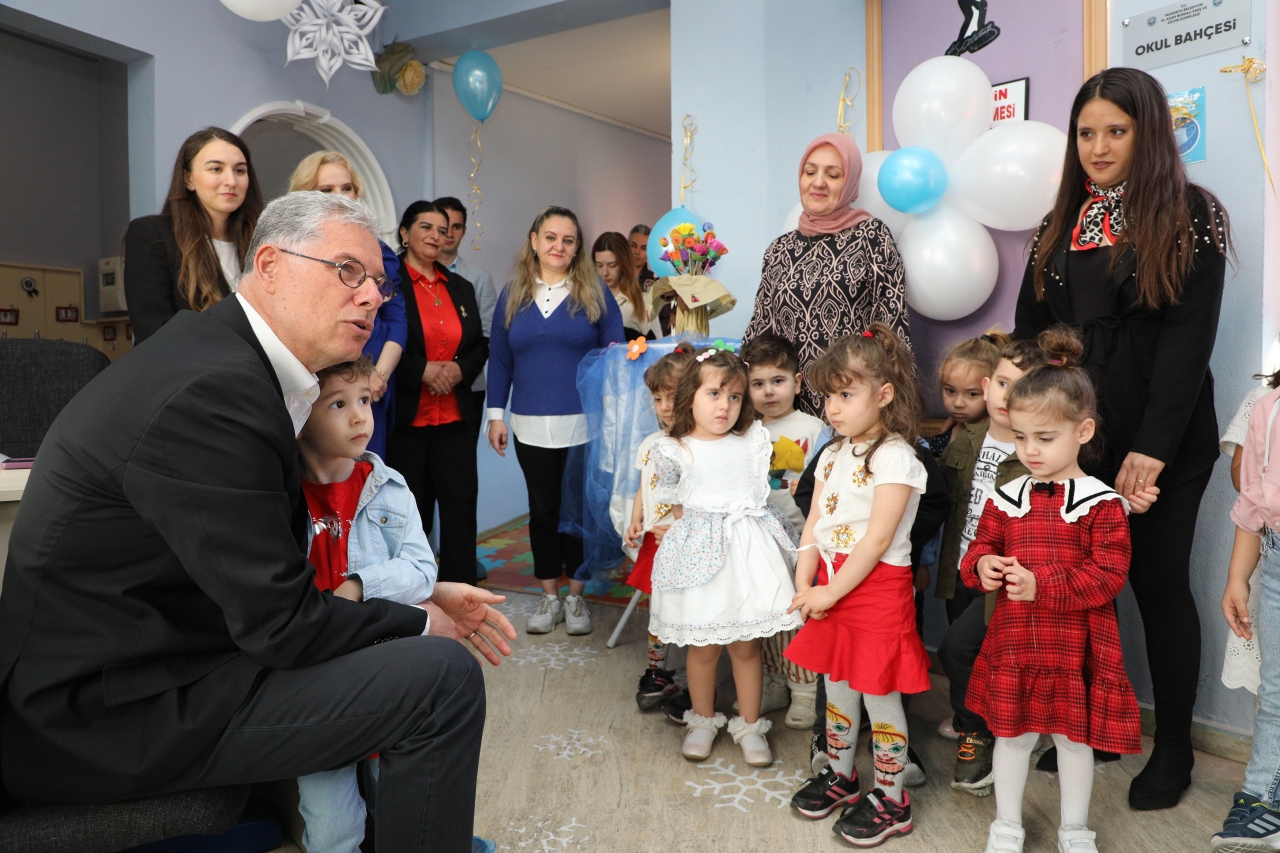 Mudanya Belediye Başkanı Dalgıç, ilk bayram ziyaretini çocuklarla gerçekleştirdi