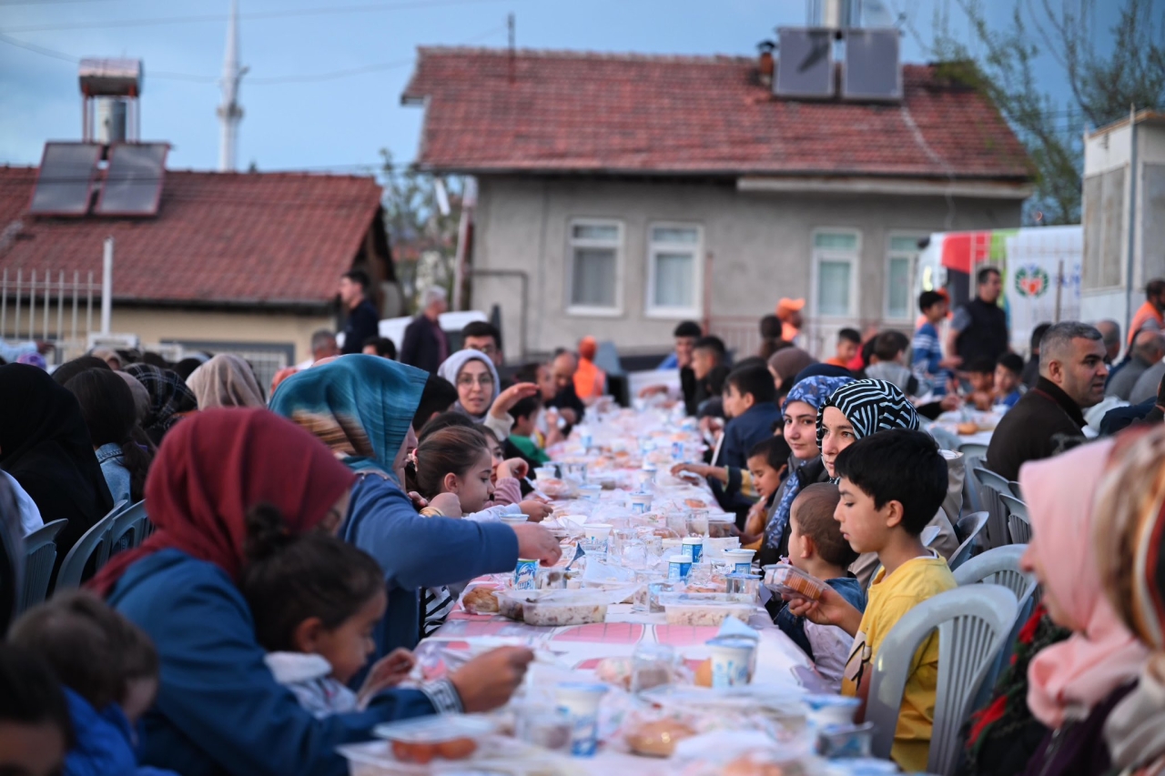 Malatya Büyükşehir Belediye Başkanı Er, vatandaşlarla iftar programına katıldı