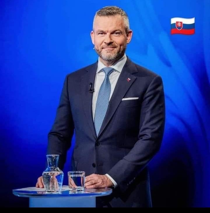 Rusya dostu siyasetçi Slovakya'nın yeni Devlet Başkanı oldu