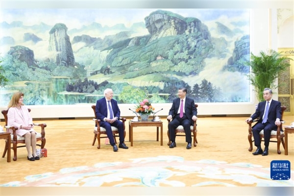 Xi Jinping, Merieux Vakfı Başkanı Merieux'le görüştü