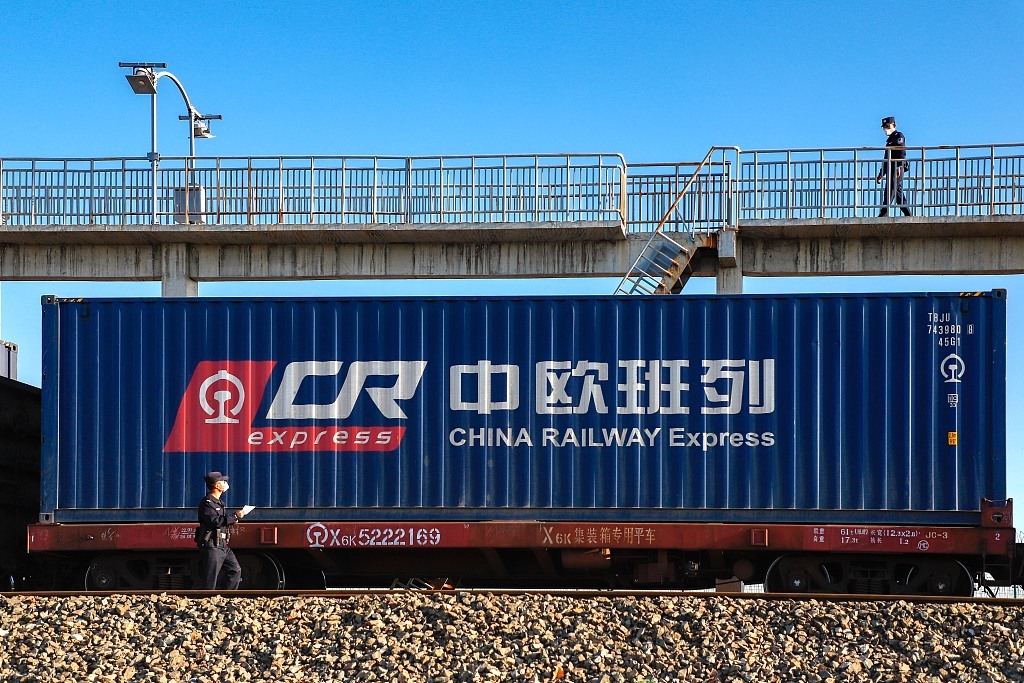 Korgas ve Alashankou sınır kapılarından geçen Çin-Avrupa yük treni sayısı 4 bini aştı