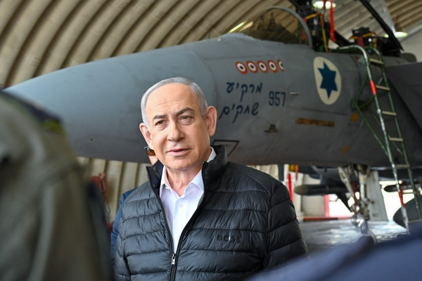 Netanyahu, Tel Nof Hava Üssü'nü ziyaret etti