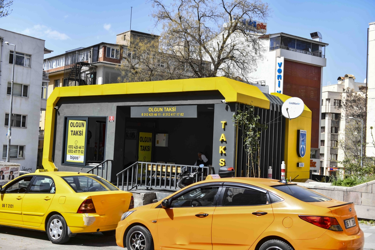 Başkent'te taksi duraklarına yenileme çalışmaları sürüyor