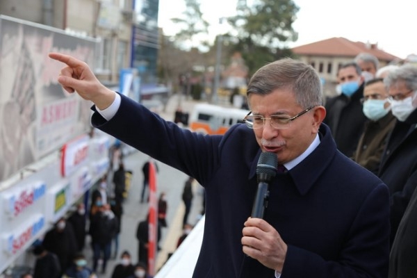 Davutoğlu'ndan Fenerbahçe Kadın Basketbol Takımı'na tebrik