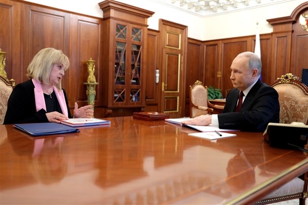 Putin, Rusya Merkez Seçim Komisyonu Başkanı Pamfilova ile görüştü