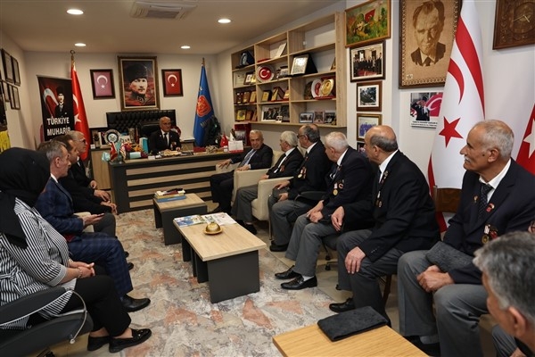 Başkan Özdemir, şehit yakınlarını ve gazileri ziyaret etti