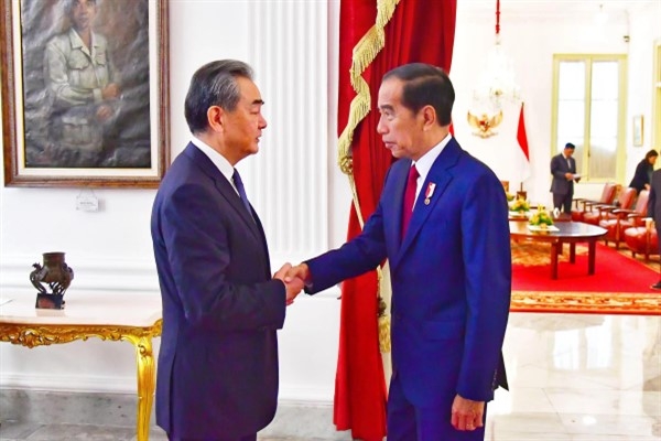 Endonezya Devlet Başkanı Widodo, Wang Yi’yi kabul etti