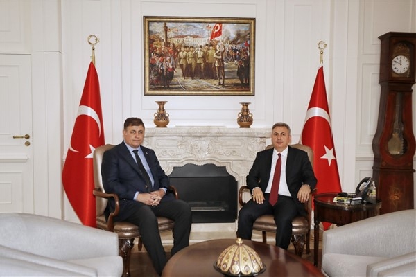 Başkan Tugay'dan İzmir Valisi Elban'a ziyaret