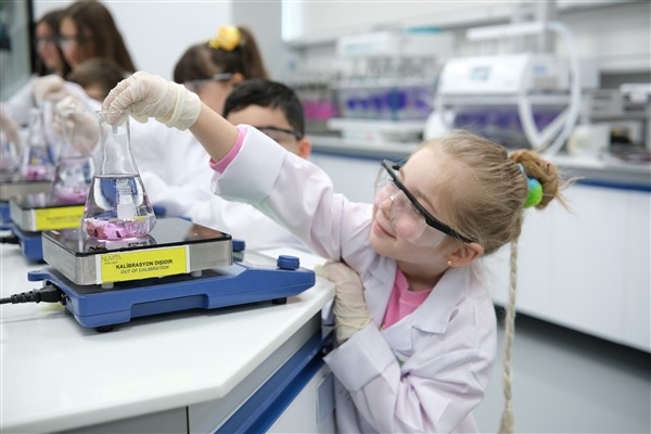 Orzaks İlaç, laboratuvarlarını Deney’imli Çocuklar’a bıraktı