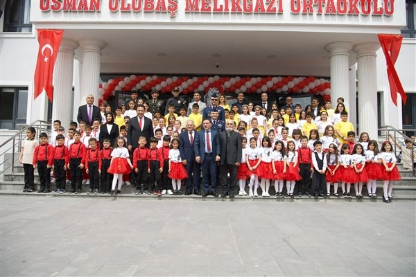 Başkan Büyükkılıç, 23 Nisan Ulusal Egemenlik ve Çocuk Bayramı kutlamalarına katıldı