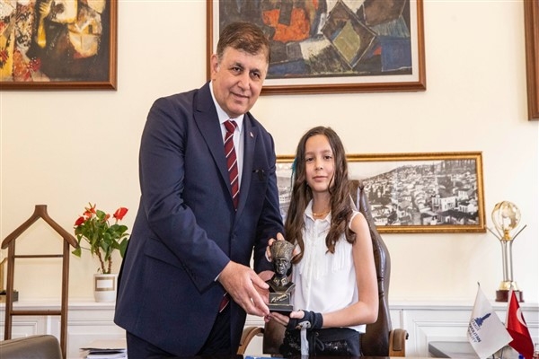 Başkan Tugay, Başkanlık koltuğunu Alya Ada Nizamoğlu’na bıraktı
