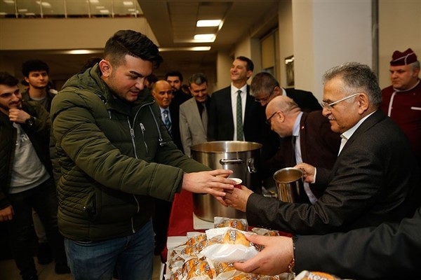 Kayseri Büyükşehir'den gençlere 10 milyon porsiyon çorba ikramı