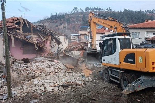 Osmangazi’de metruk bina yıkımları sürdürülüyor