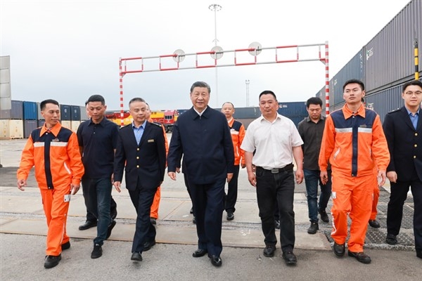 Chongqing'de incelemeler yapan Cumhurbaşkanı Xi'den dışa açılma vurgusu