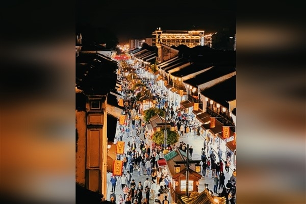 Hangzhou'da antik ve modern Çin arasında zaman yolculuğu