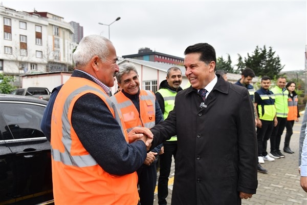 Başkan Özer, belediye personelinin bayramını kutladı