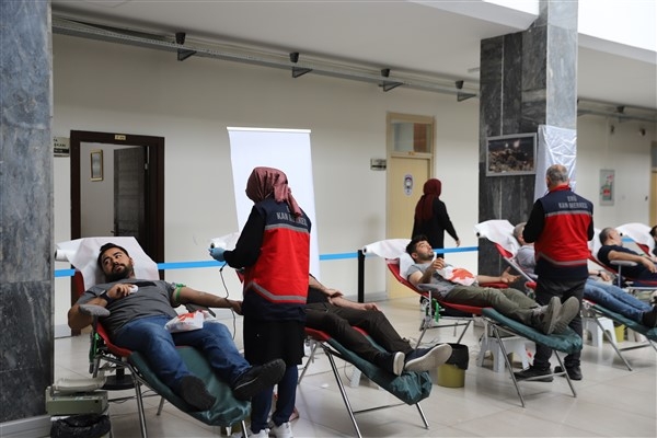 Belediye personelinden ERÜ Kan Merkezi'ne 'kan bağışı' desteği