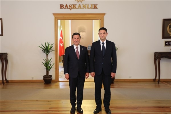 Ukrayna Antalya Konsolosu Voronin, Başkan Aras’ı ziyaret etti