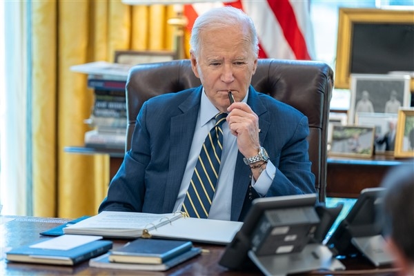 Biden: Normandiya'da yaşananların sessizlik içinde kaybolmasına izin veremeyiz