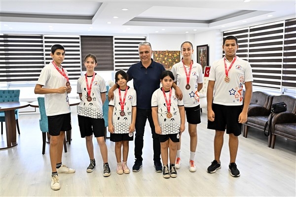 Muratpaşalı kick bokscular şampiyon oldu